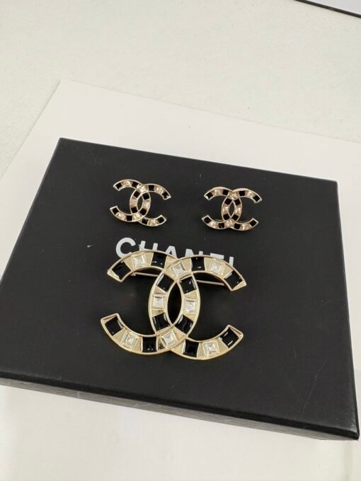 Chanel new style black oil-drop square diamond classic earrings
Gold Silver (two colors available) - Image 8