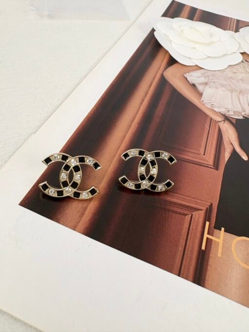 Chanel new style black oil-drop square diamond classic earrings
Gold Silver (two colors available) - Image 3