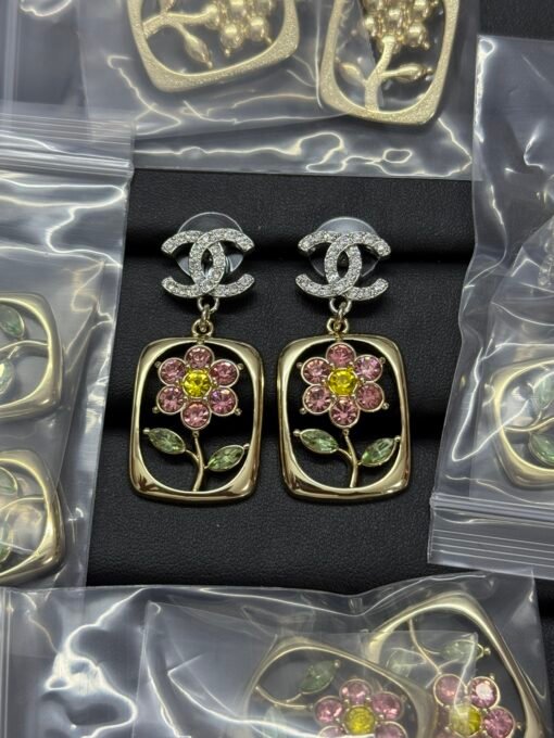 Chanel new rectangular surrounding green leaves pink diamond flowers color-blocking large earrings
