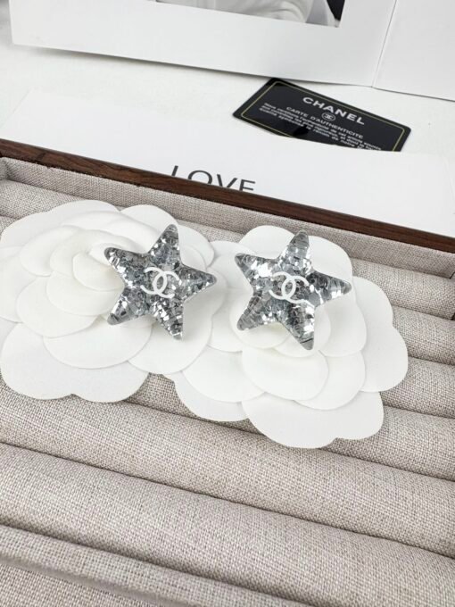 Chanel new style sequins white acrylic five-pointed star silver large earrings - 图片 8