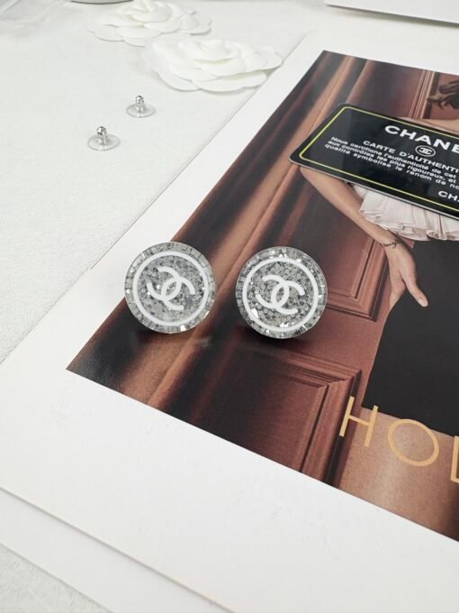 Chanel new style sequins round acrylic letters high-end
Resin Earrings - 图片 5