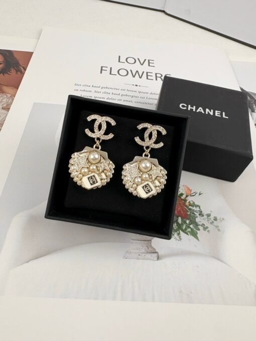 Chanel new light gold double c water rhinestone shell pearl fashion earrings