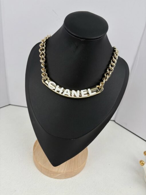 Chanel new style letter enamel thick chain personalized necklace
Pink White Black - Image 8