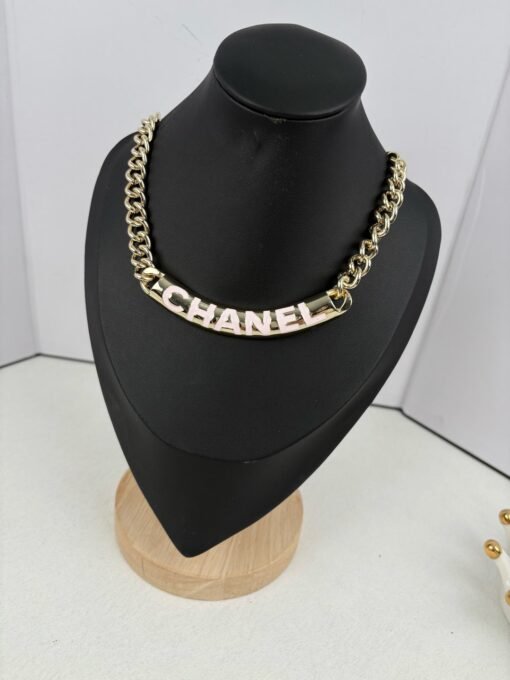 Chanel new style letter enamel thick chain personalized necklace
Pink White Black - Image 9