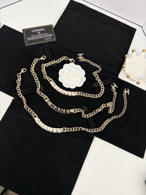 Chanel new style letter enamel thick chain personalized necklace
Pink White Black - Image 2