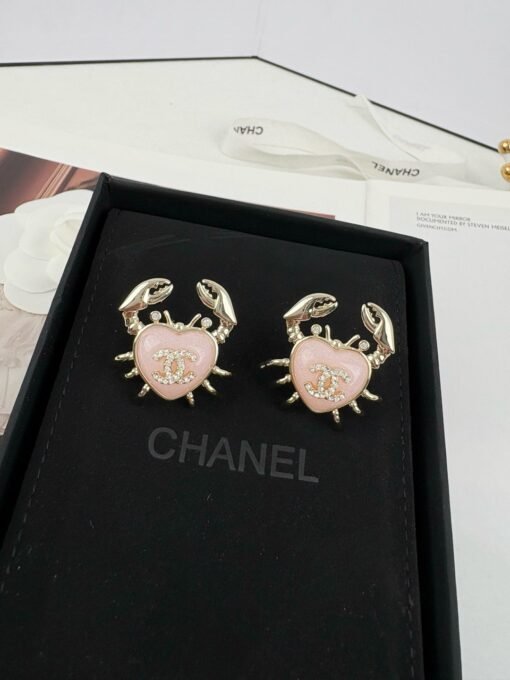 Xiaoxiangfeng pink love high-end exquisite versatile crab earrings