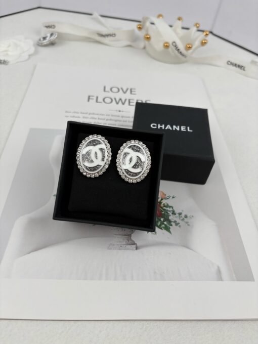 Chanel new silver full diamond oval temperament versatile earrings - 图片 7