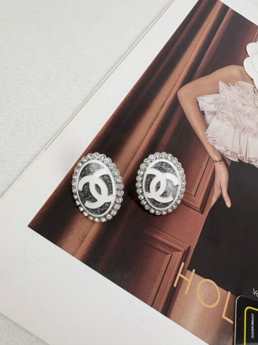 Chanel new silver full diamond oval temperament versatile earrings - 图片 6