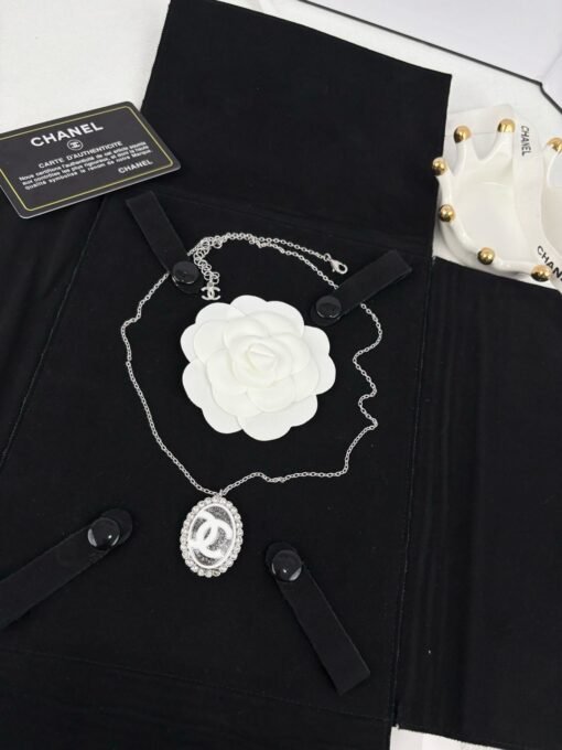 Chanel new style silver full diamond oval pendant necklace - Image 2