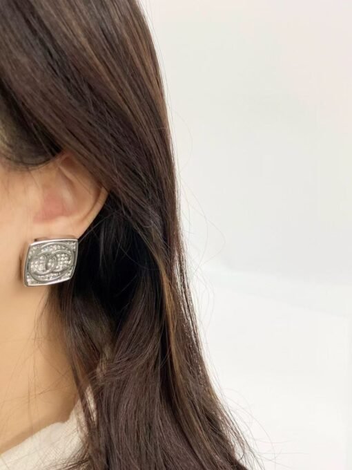 Earrings  Necklace 
Chanel new silver high-end light luxury full diamond square square earrings - 图片 2