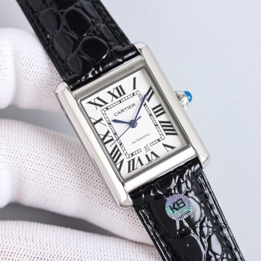 The newatchproduct released Cartier TANK British small tank mechanical version,
Size 27X37,
Stable loading performance zero-repair automatic machinery,
1:1 exquisitely created, the dial is simple and elegant,
Matched with imported calfskin, original folding buckle,
Ladies' classic w - 图片 6