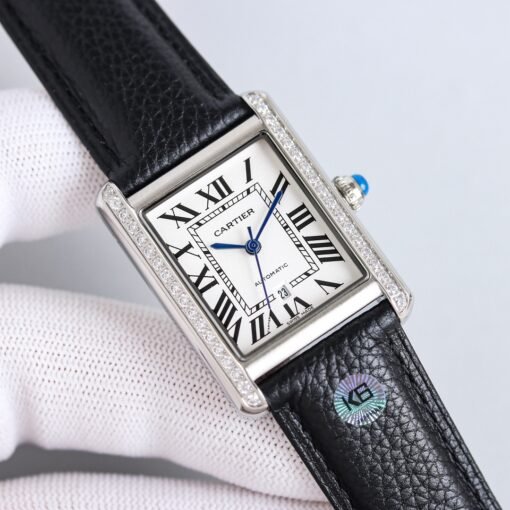 The newatchproduct released Cartier TANK British small tank mechanical version,
Size 27X37,
Stable loading performance zero-repair automatic machinery,
1:1 exquisitely created, the dial is simple and elegant,
Matched with imported calfskin, original folding buckle,
Ladies' classic w - Image 4