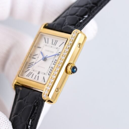 The newatchproduct released Cartier TANK British small tank mechanical version,
Size 27X37,
Stable loading performance zero-repair automatic machinery,
1:1 exquisitely created, the dial is simple and elegant,
Matched with imported calfskin, original folding buckle,
Ladies' classic w - Image 7