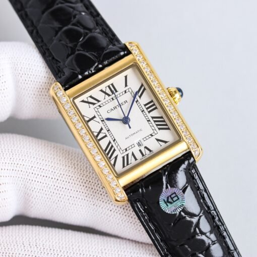 The newatchproduct released Cartier TANK British small tank mechanical version,
Size 27X37,
Stable loading performance zero-repair automatic machinery,
1:1 exquisitely created, the dial is simple and elegant,
Matched with imported calfskin, original folding buckle,
Ladies' classic w - Image 6