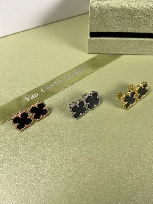 Van Clerk Arpels Stud Earrings VCA Four-leaf clover Medium Black Agate Earrings Platinum Gold Rose Gold