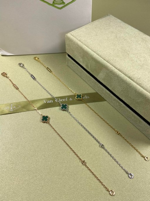 Van Clerk Arpel Bracelet VCA Four-leaf Crop Mini Malachite Bracelet Platinum Gold Rose Gold