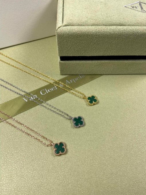 Van Clerk Arpel Necklace VCA Four-leaf Crop Mini Malachite Necklace Platinum Gold Rose Gold