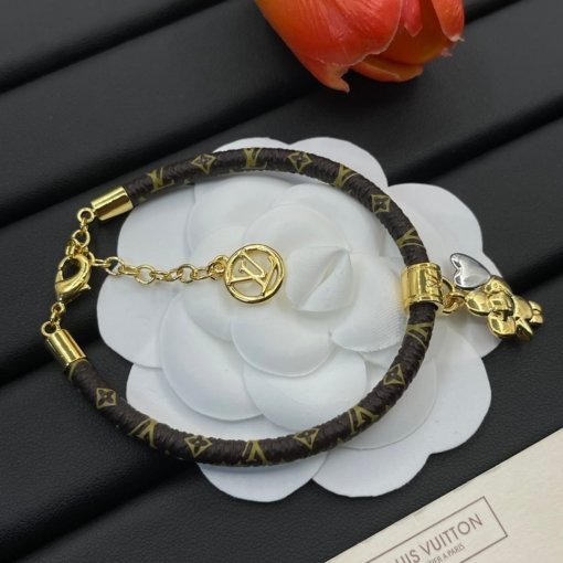 LV New Fashion Bracelet - Image 4