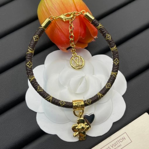 LV New Fashion Bracelet - Image 5