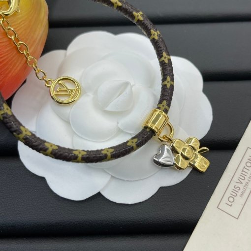 LV New Fashion Bracelet - Image 6