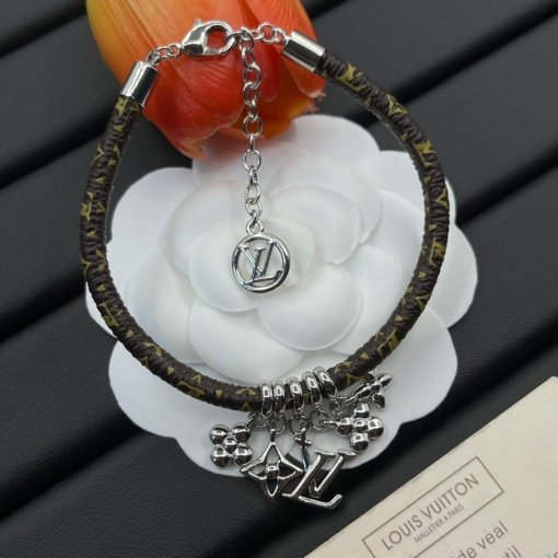 LV New Fashion Bracelet - Image 5
