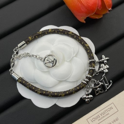 LV New Fashion Bracelet - Image 4