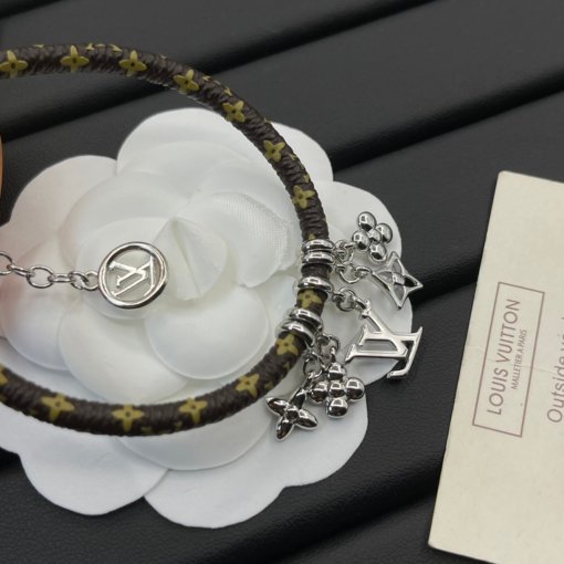 LV New Fashion Bracelet - Image 6