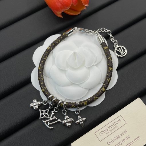 LV New Fashion Bracelet - Image 3