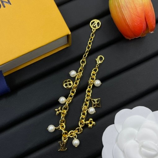 LV New Fashion Bracelet - Image 3