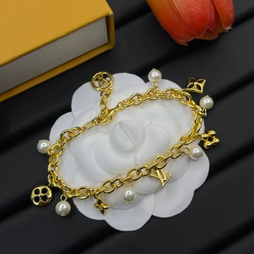 LV New Fashion Bracelet - Image 4