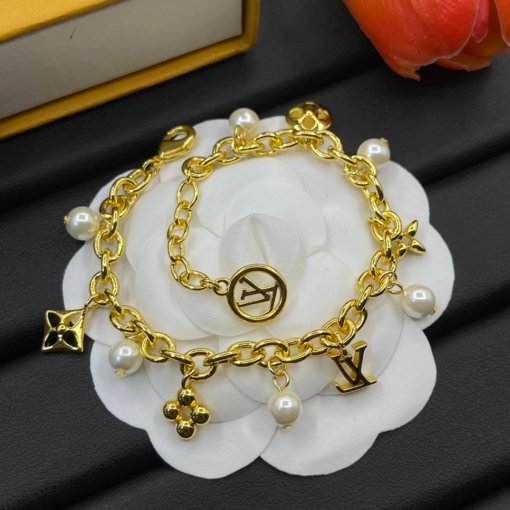 LV New Fashion Bracelet - Image 6