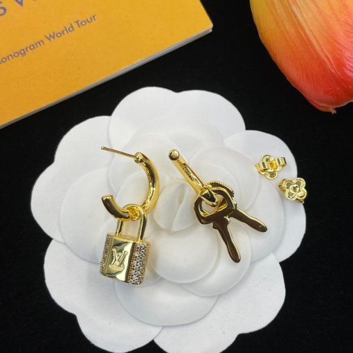LV New Earring - Image 6