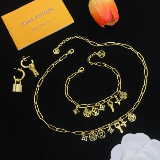 LV New Earring - Image 7