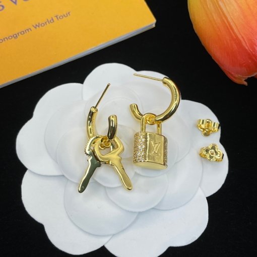 LV New Earring - Image 4
